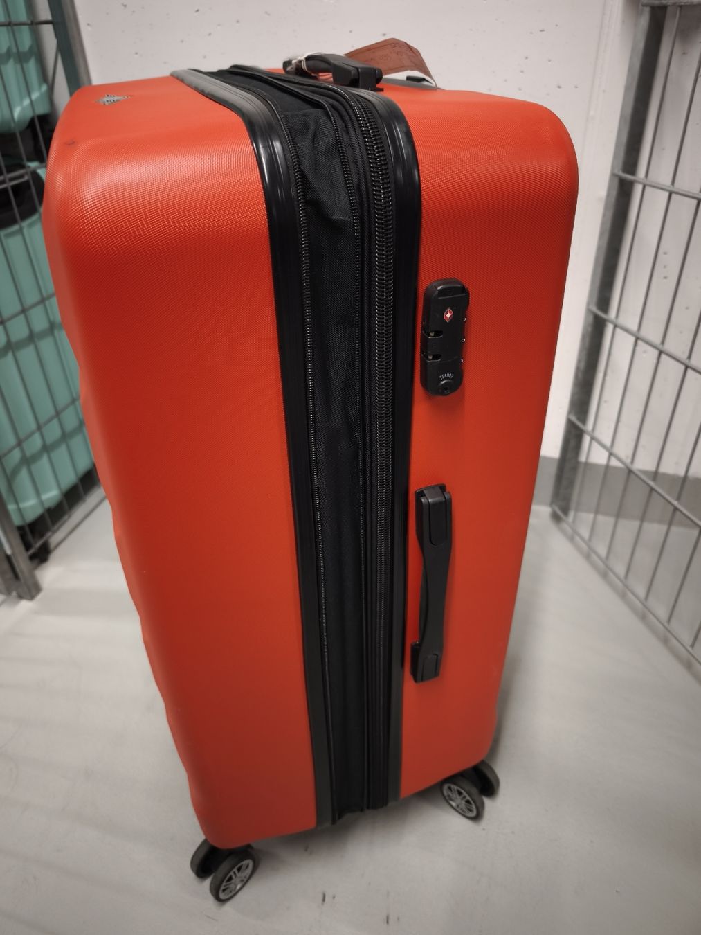 Valises de voyage: Koffer XL rot – D'occasion à Wetzikon ZH par masterzb 2