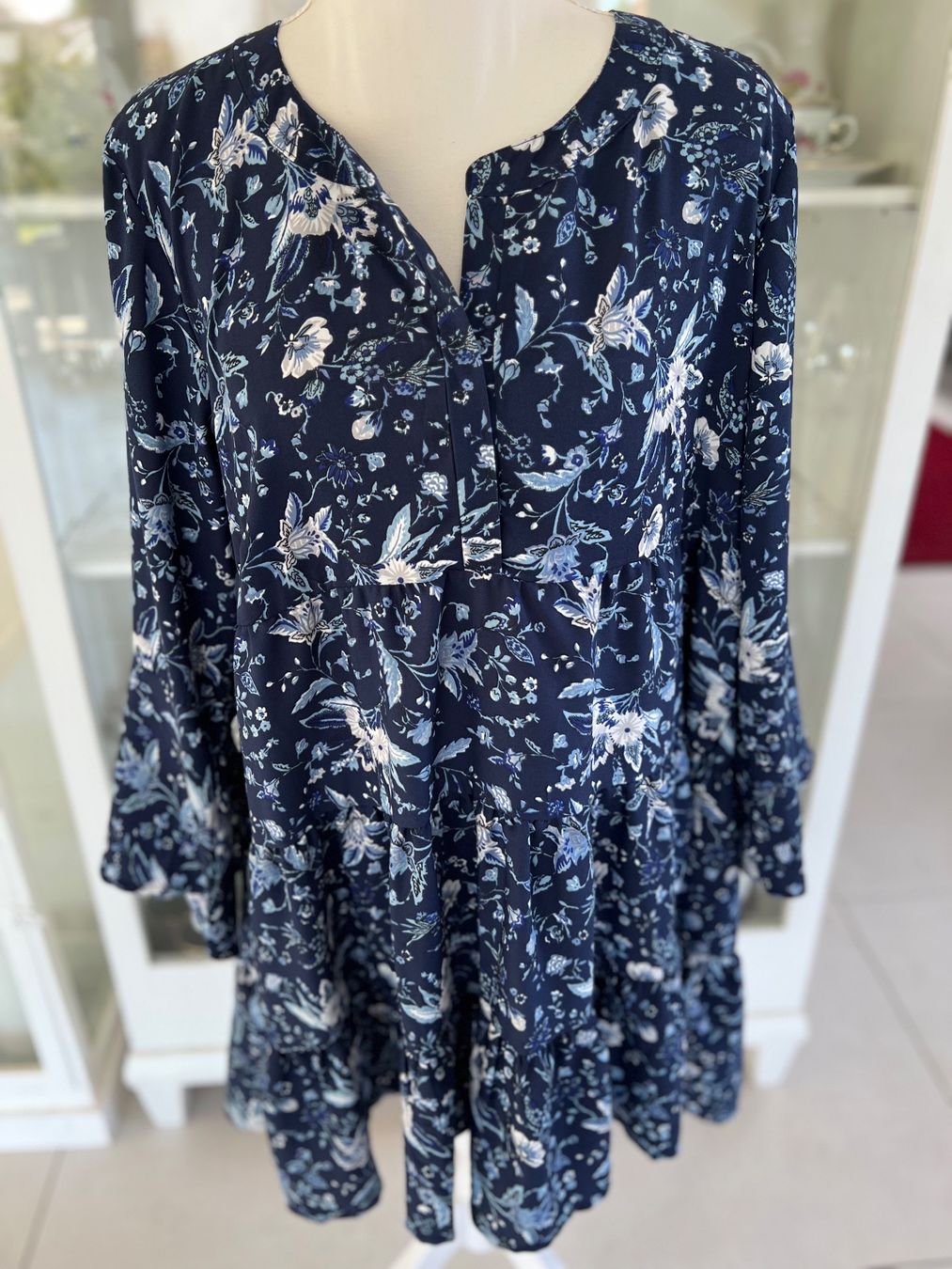 Lascana Kleider: Lascana- Kleid/Tunika mit Blumenmuster, Gr. 40 – Gebraucht aus Ebmatingen von Mistelu