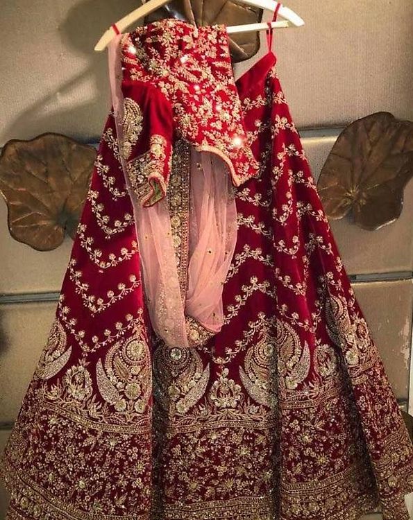 Vestiti: Superbe costume de Mariée brodé Or - Indienne Bollywood – Usato da Le Grand-Saconnex venduto da aru_jl2c 1