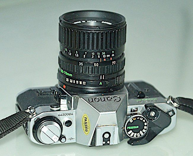 Canon Kamera: Analoge Canon AE-1 Program Spiegelreflexkamera mit Blitz – Gebraucht aus Winterthur von Meiermueller 2