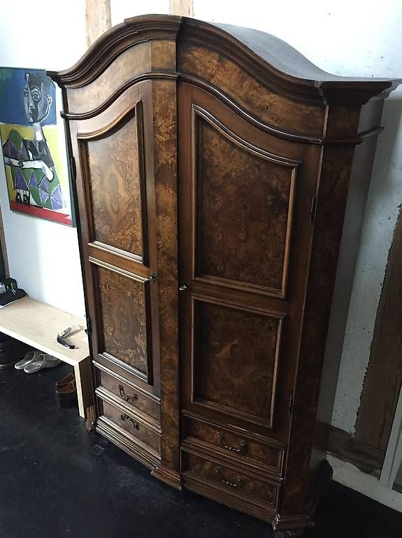 Armoires: Antiker Schrank (Wurzelnussholz) – D'occasion à Winterthur par Beclay