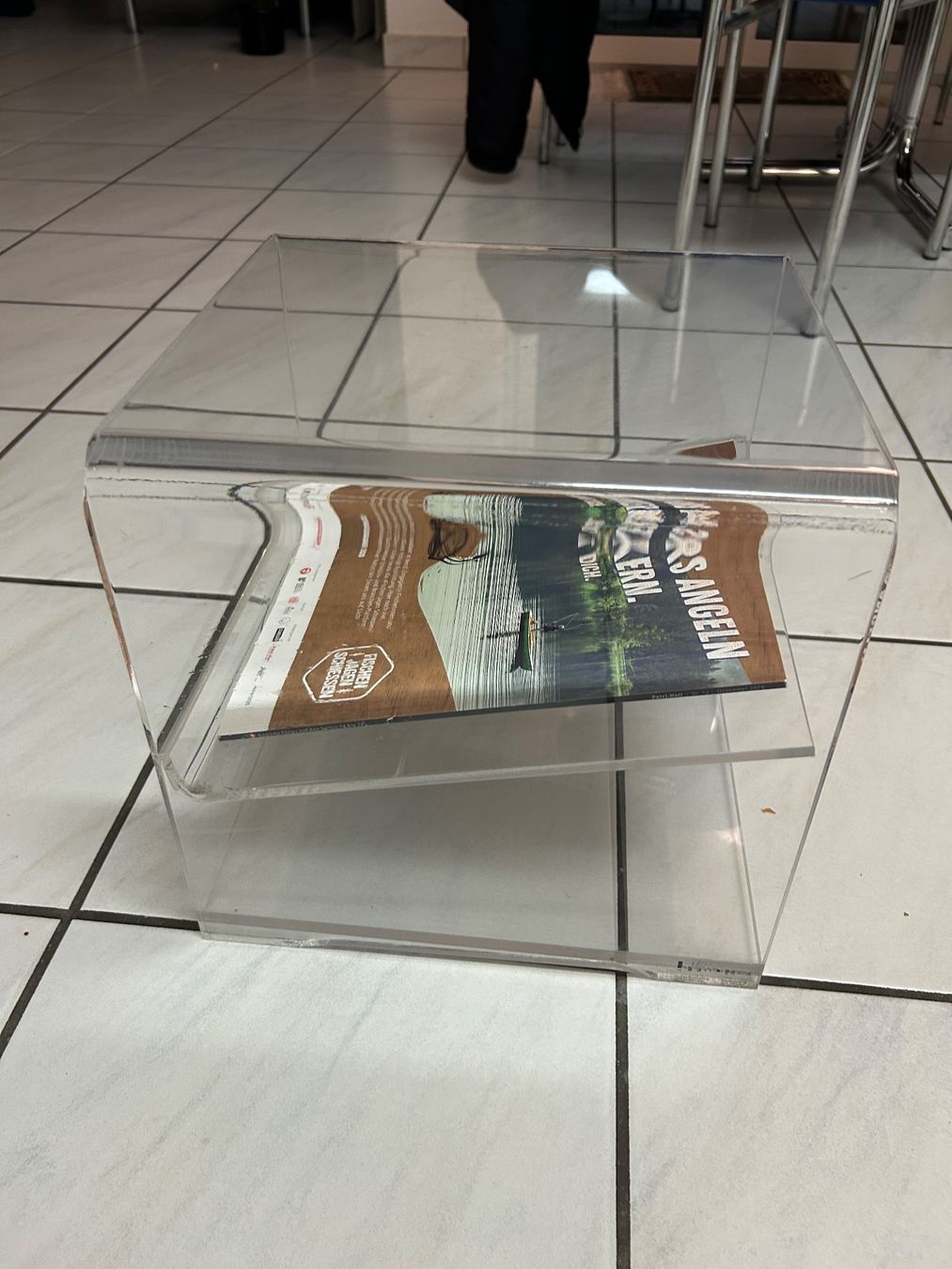 Sonstiges für Haushalt & Wohnen: Zeitungs-/Zeitschriftenständer Plexiglas – Gebraucht aus Staufen von ret_b6hc 2