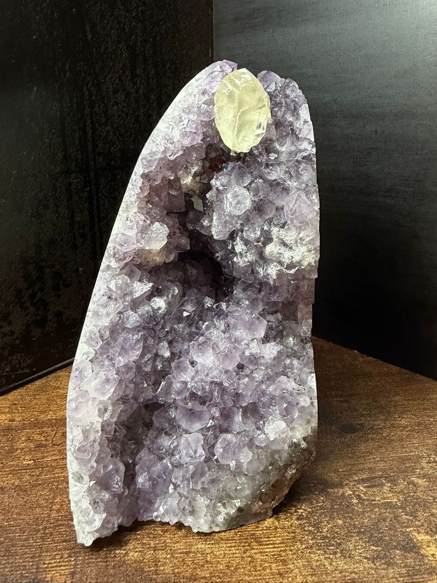 Minerali & Pietre curative: Amethyst Druse mit Calcit – Nuovo (secondo la descrizione) da safenwil venduto da Joi3