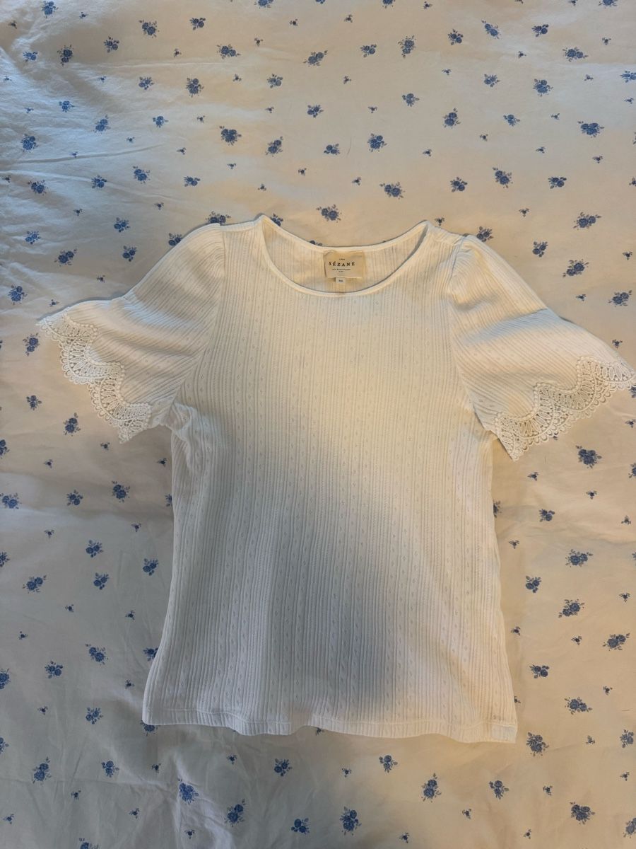 Sezane T-shirt: Sèzane Clea T-Shirt – Nuovo (secondo la descrizione) da Aarau Rohr venduto da ash_m7hq
