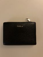 Schwarzes Furla-Portemonnaie in einwandfreiem Zustand.