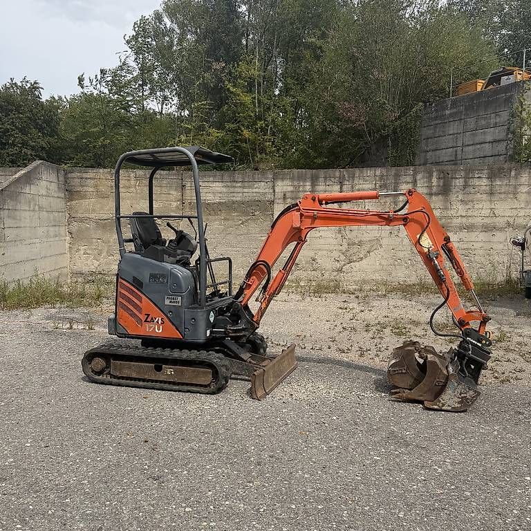 Hitachi Escavatori: Hitachi Bagger 1.7T – Usato da Menziken venduto da Tairi10