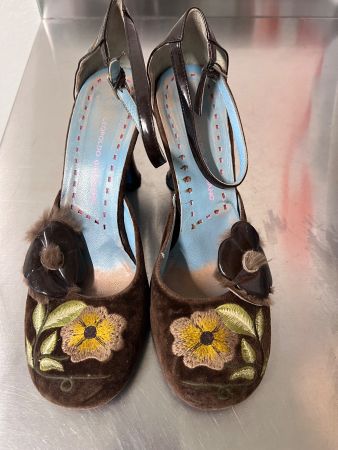 Female shoes 38