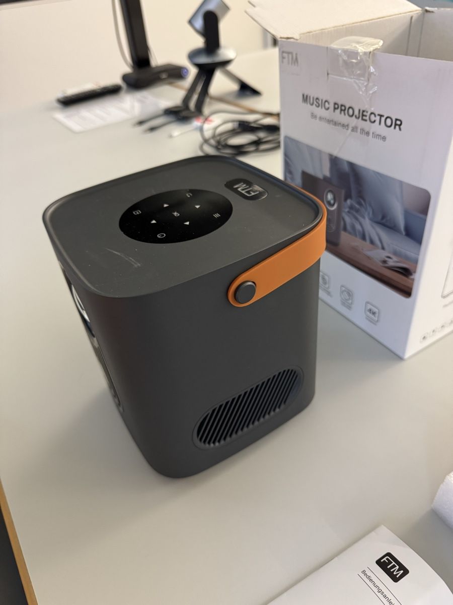 Videoprojektoren: Beamer Led Projector – Gebraucht aus Meisterschwanden von tzw43weber 1