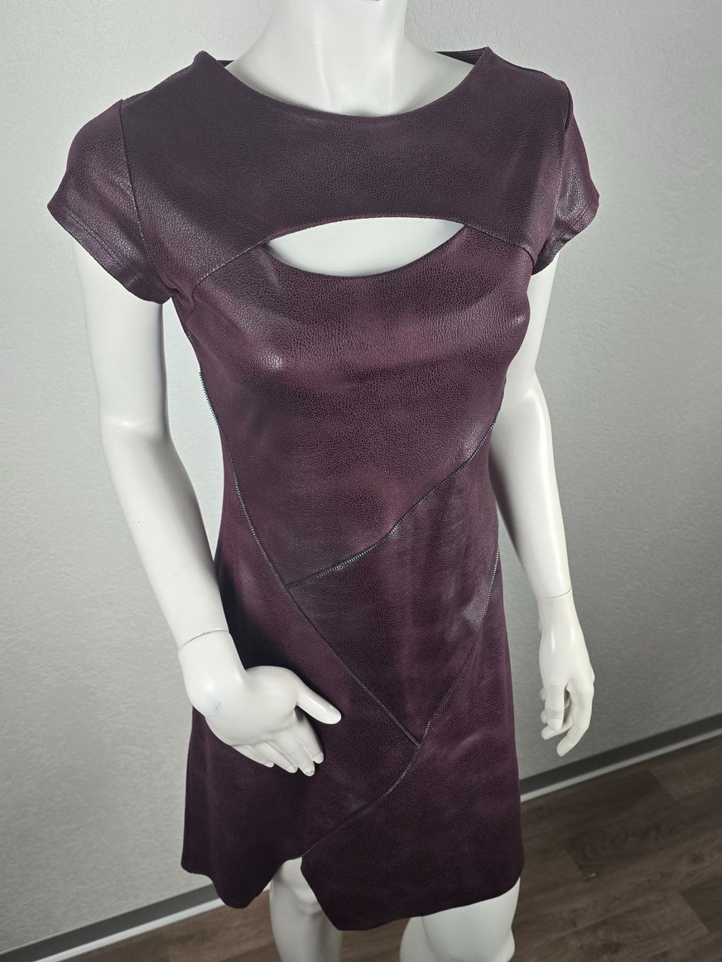Vestiti: Robe bordeaux T-36 – Usato da Les Verrières venduto da kitel79 6
