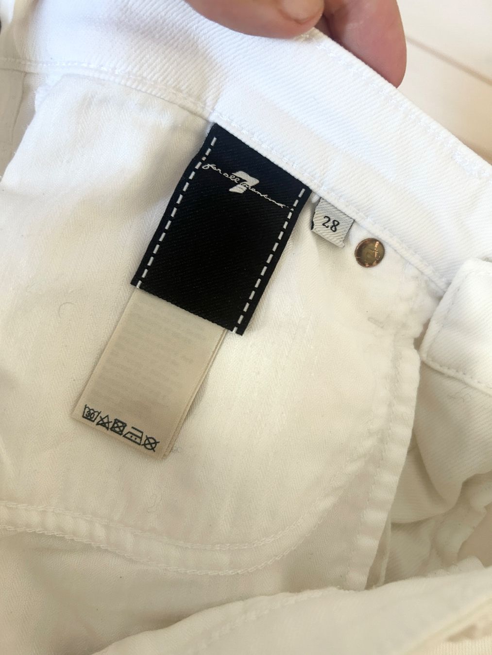 Mankind Pantaloni: 7 for all mankind Shorts - W28 – Usato da Illnau venduto da Monkky 8