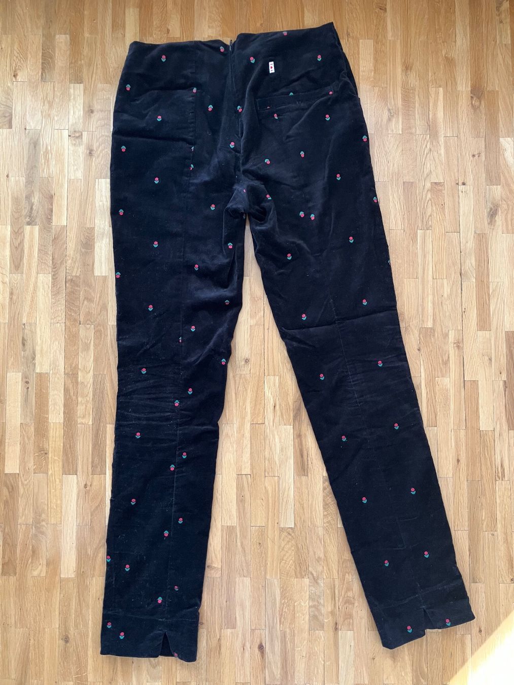 Blutsgeschwister Pantaloni: schwarze Blutsgeschwisterhose mit Muster Gr. XS – Usato da Basel venduto da Hamburg82 3