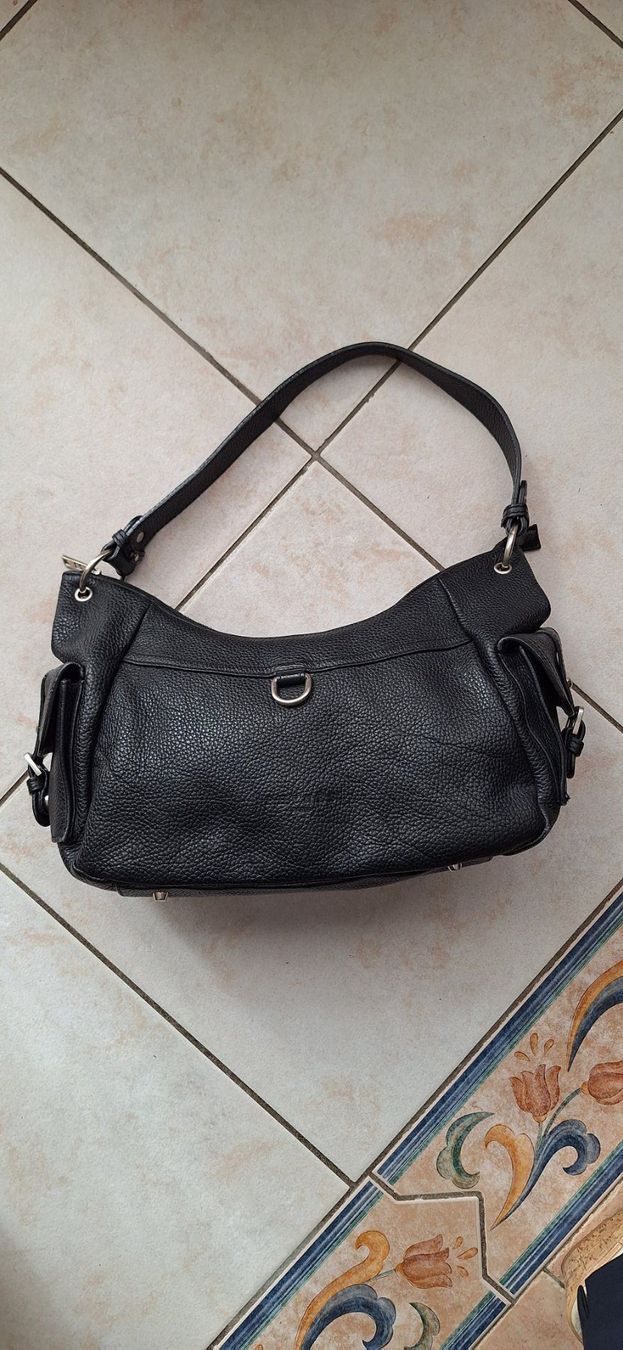 Borse da donna: Sac Phynes cuir noir – Usato da St-Triphon venduto da Jldr0 2