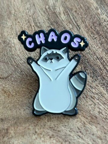 Placchette & Badge: Lustiger Pin Waschbär Chaos – Nuovo e nell'imballaggio originale da Geneve venduto da vane267