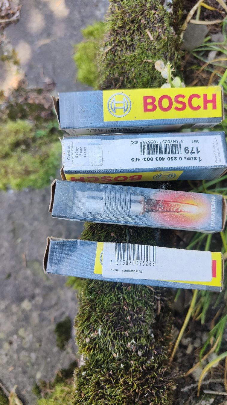 Bosch Toutes les pièces auto: Glühkerzen Bosch E62-HDS-403003 neu – Neuf avec emballage d'origine à Muotathal par Acschelbi 1