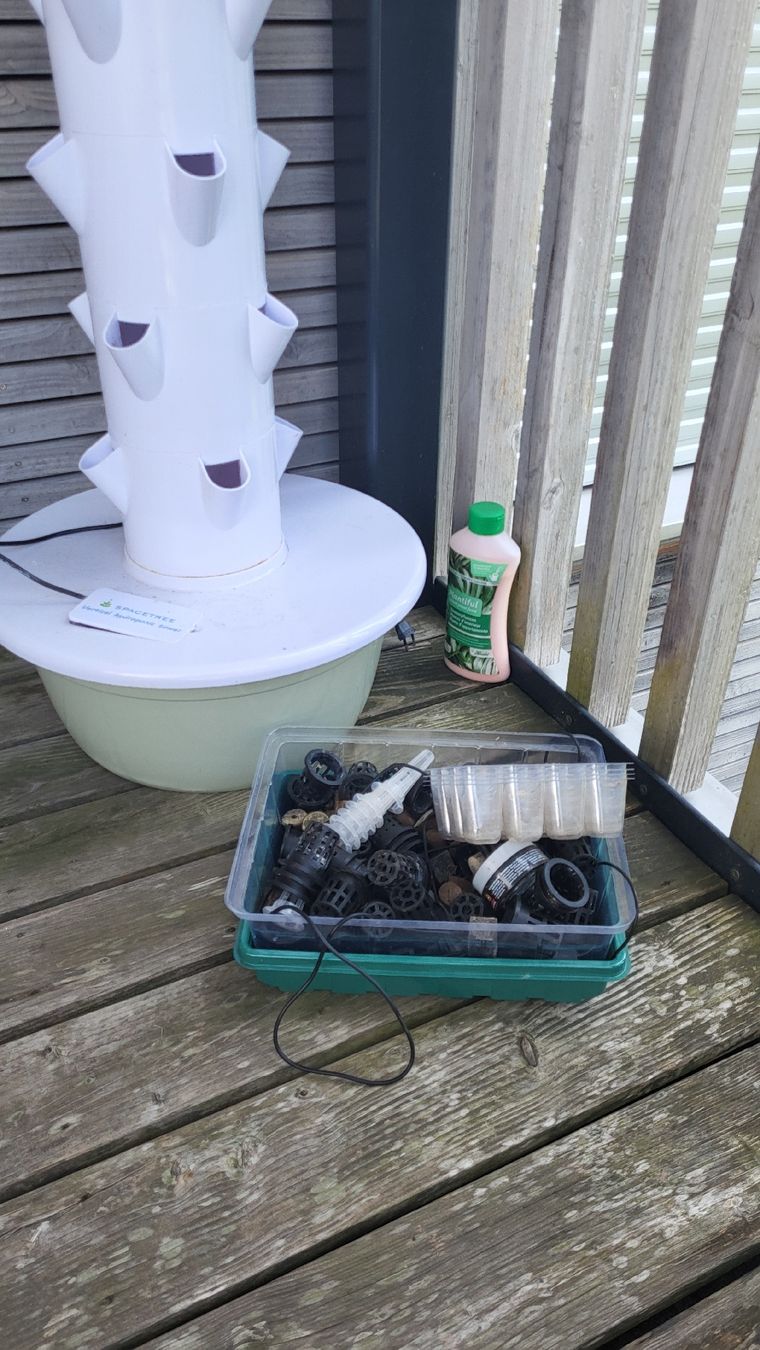 Coffres de rangement: vertikale hydroponic tower Garten – D'occasion à Bennau par RhiAltnts 1