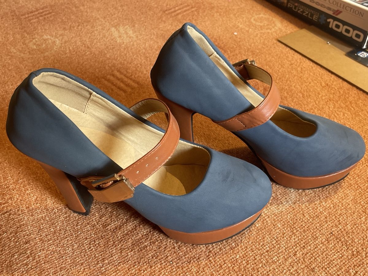 Damenschuhe: Blaue Retro-Pumps mit Blockabsatz, Grösse 38 – Neu (gemäss Beschreibung) aus Goldingen von FirebirdLady92 1