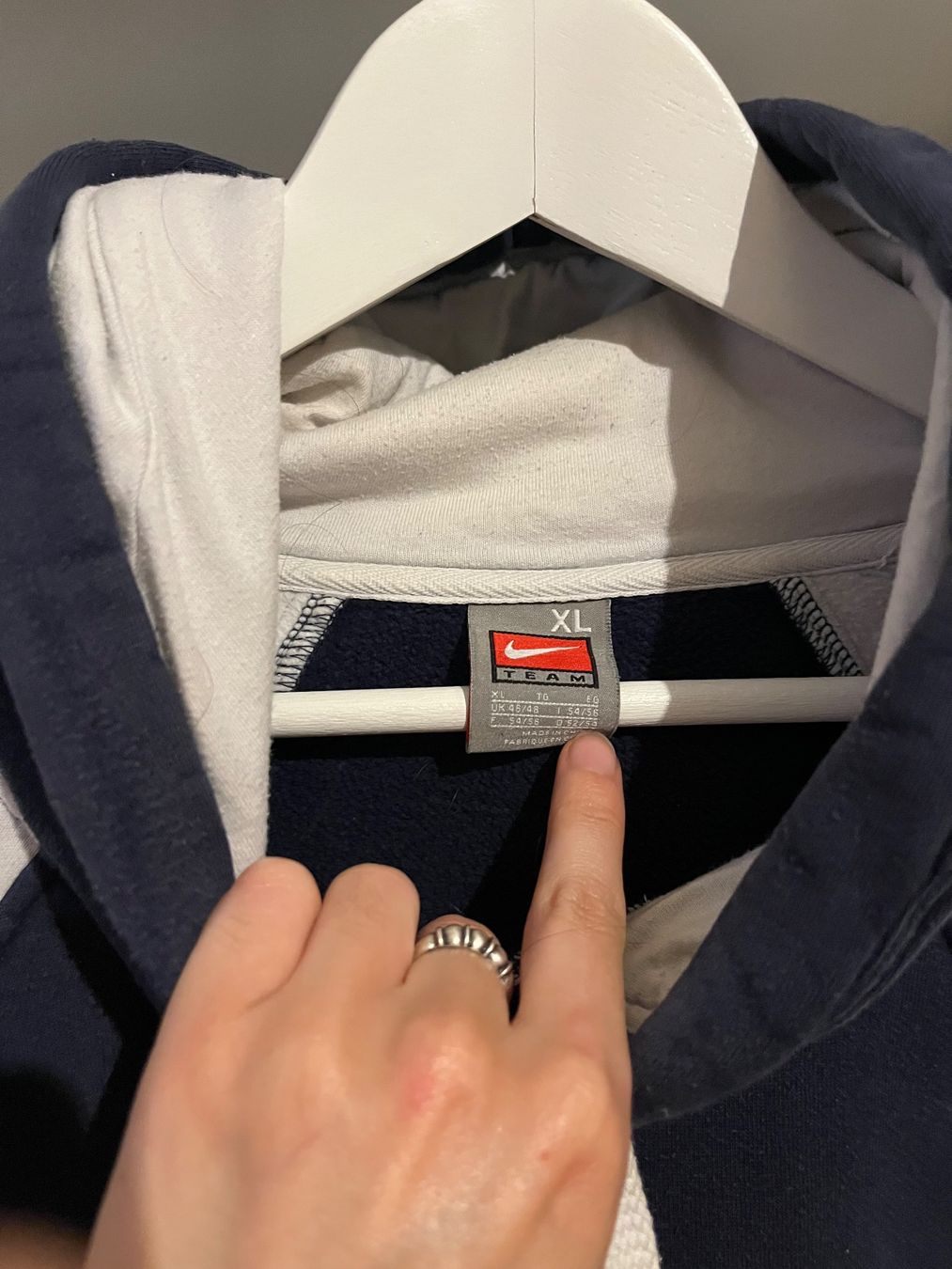 Nike Pullover & Sweatshirts: Nike Hoodie Grösse XL – Gebraucht aus Winterthur von buyerricard 4