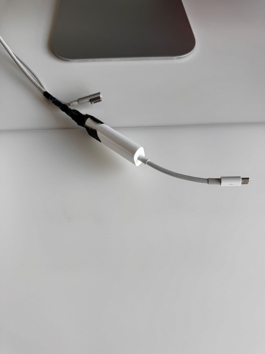 Apple Monitor: Apple Thunderbolt Display - 27” – Usato da Zürich venduto da gen_tl7f 7
