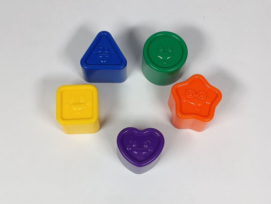 Spielzeuge: Bus éducatif avec 5 formes 23x18x20 – Gebraucht aus Thielle von Plusvalue_Neuchatel 4