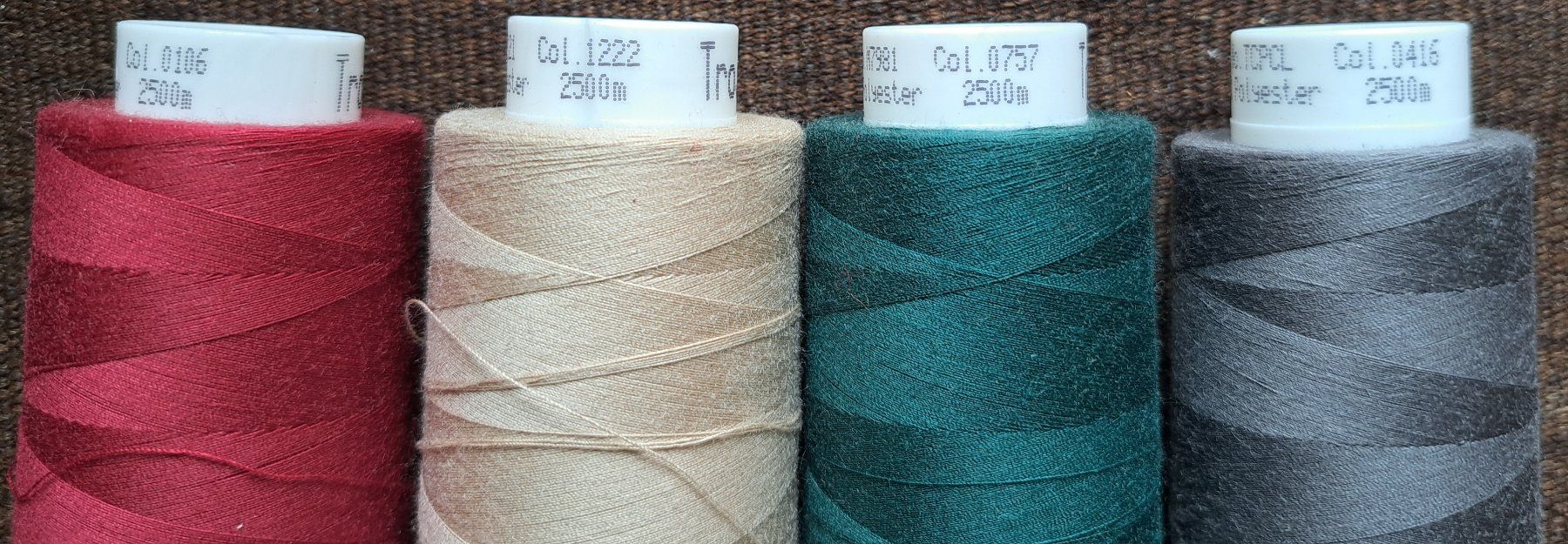 Kordeln & Faden: Overlockgarn 4x 2500m Polyester 120 Rot Beige Tuerkis Grau – Gebraucht aus Bern von Zahra010 2
