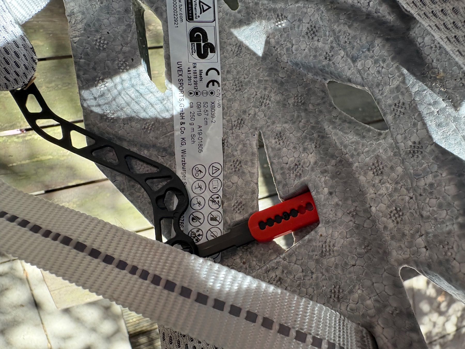 Caschi: Zwei Damen Velo Helme – Usato da Othmarsingen venduto da shi_z6zz 3