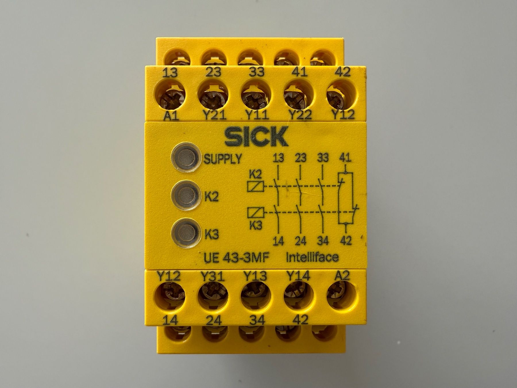 Componenti elettronici: SICK UE43-3MF2D3 6024897 24VDC Sicherheitsrelais – Usato da Trimbach venduto da ORTHOPORT