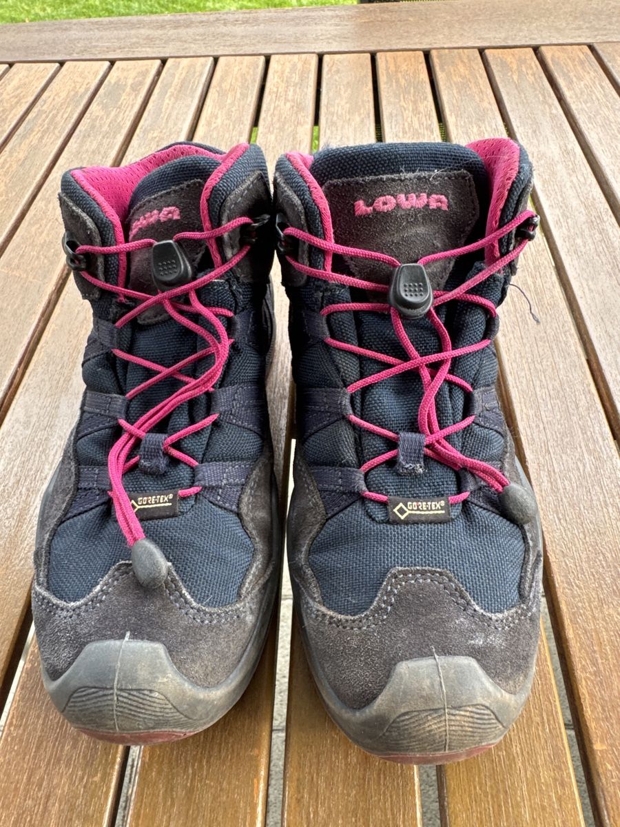 Lowa Chaussures filles: Lowa Wanderschuhe, Grösse 32 – D'occasion à Tägerig par nellair