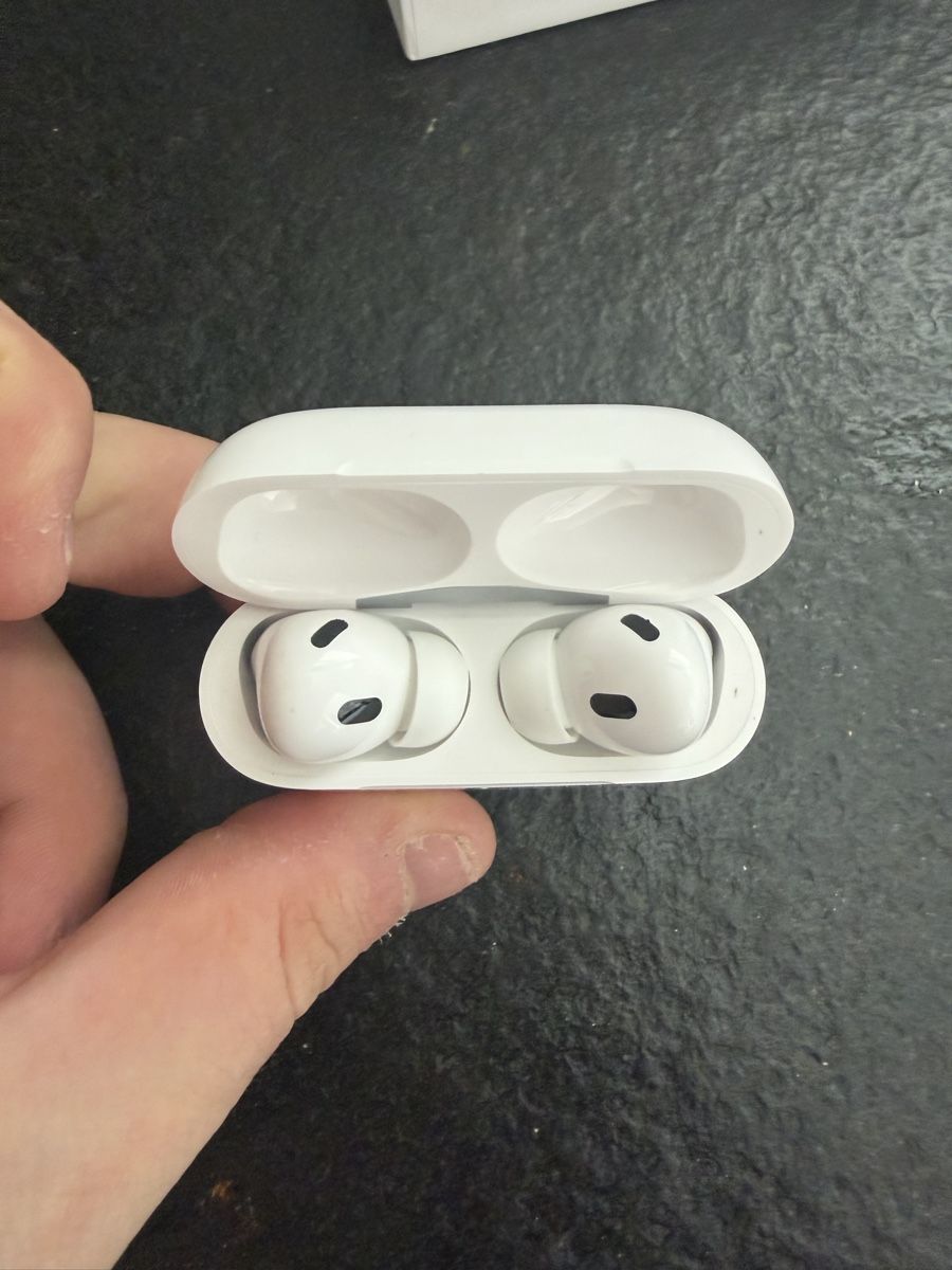 Apple Kopfhörer: AirPods Pro mit Ladecase weiss neuwertig – Neu (gemäss Beschreibung) aus Lyss von jan_fd29 1