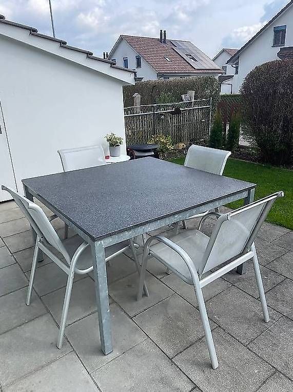 Tavoli: Schöner quadratischer Granit-Tisch – Usato da Zürich venduto da fisisb