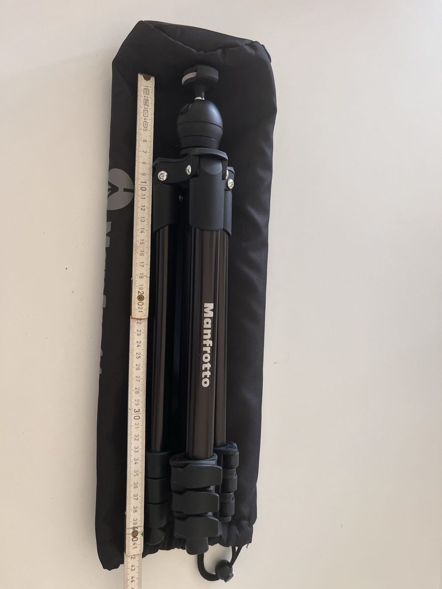 Posters & Illustrations: Tripode Manfrotto compact – D'occasion à Boudry par martin8mum 2