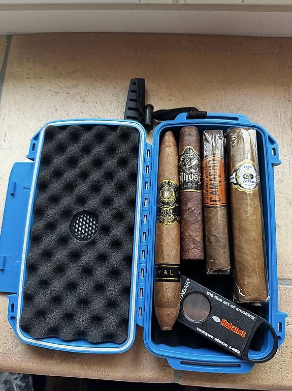Humidor per sigari: Reishumidor mit Zigarren und Schneider  – Usato da Seuzach venduto da Wolf936 1