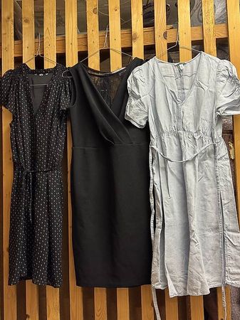 3 Sommerkleider Gr. S schwarz gemustert blau elegant luft...