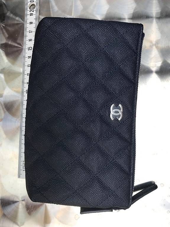 Chanel Custodie per cosmetici: Chanel kleine clutch / schminktasche – Usato da Riehen venduto da lana81 1