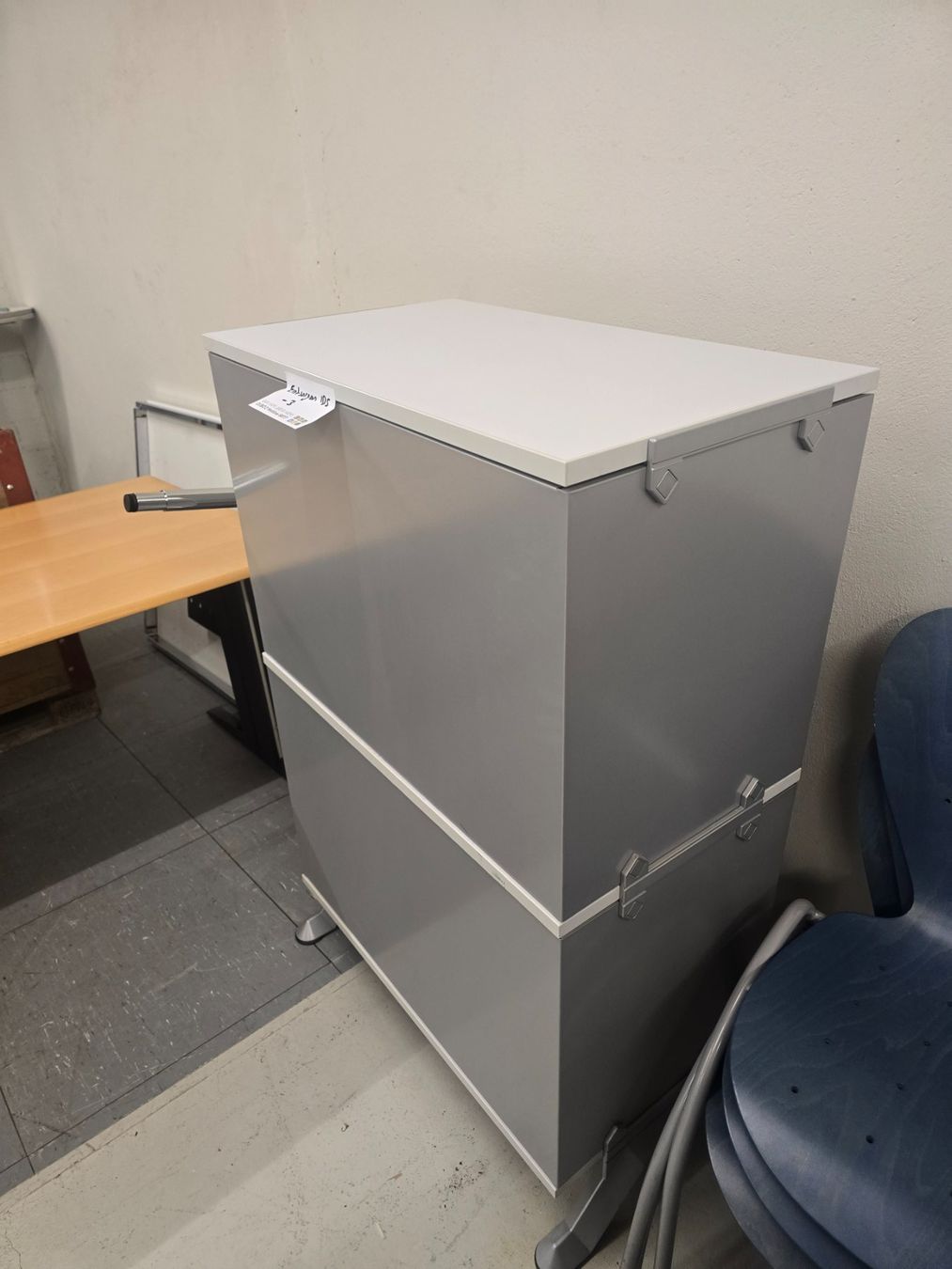 Kommoden: Rolladenschrank grau mit zwei Fächern gebraucht – Gebraucht aus St gallen von bb_12