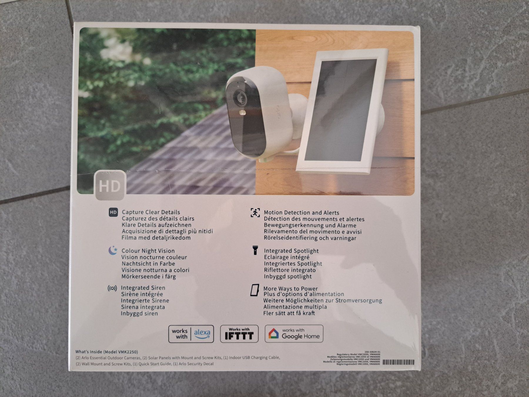 Arlo Caméscopes: Arlo Essential Outdoor Camera 2nd Gen mit Solarpanel – Neuf avec emballage d'origine à Riken AG par poe_k2bx 1