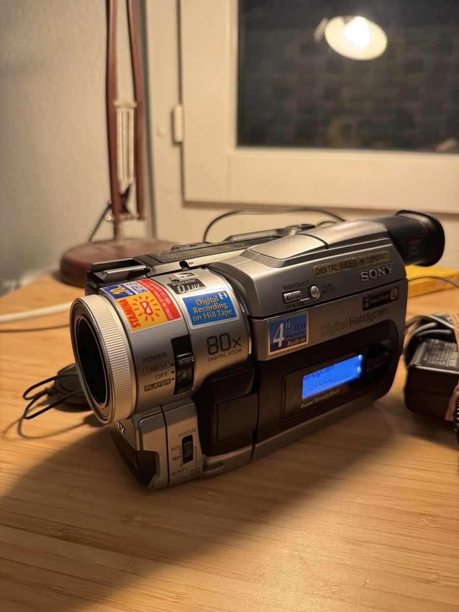 Sony Videocamere: Sony Digital8 Camcorder DCR-TRV410E – Usato da Zürich venduto da SalernoElia