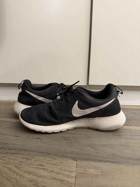 Chaussures femmes: Nike Sneakers Damen  – D'occasion à St. Gallen par Taina_T 1