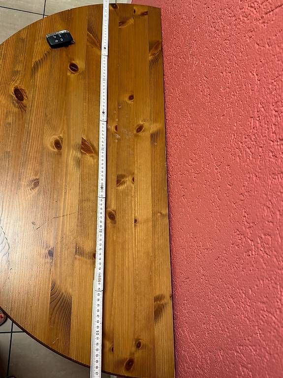 Tische: Halbrunder Holztisch – Gebraucht aus Fribourg von 1thaila 2