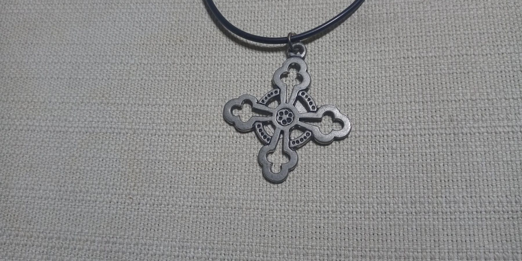 Catenine: Collier style gothique avec pendantif croix – Usato da Montreux venduto da Art_et_antiquites