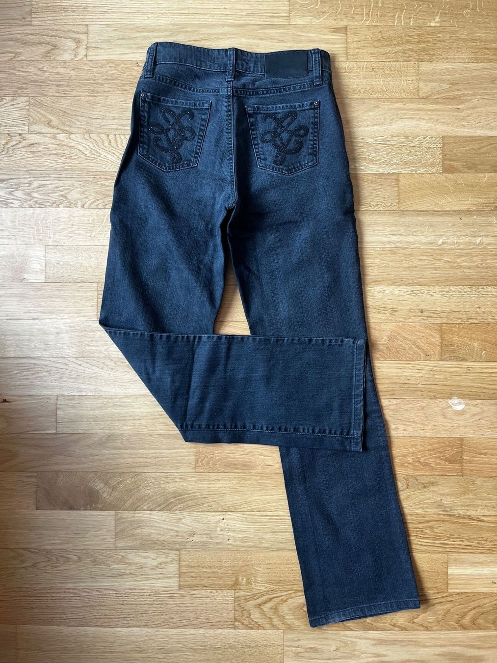 Jeans: Jeans noir patte d'eph – Gebraucht aus La Tour-de-Trême von lol_85kj
