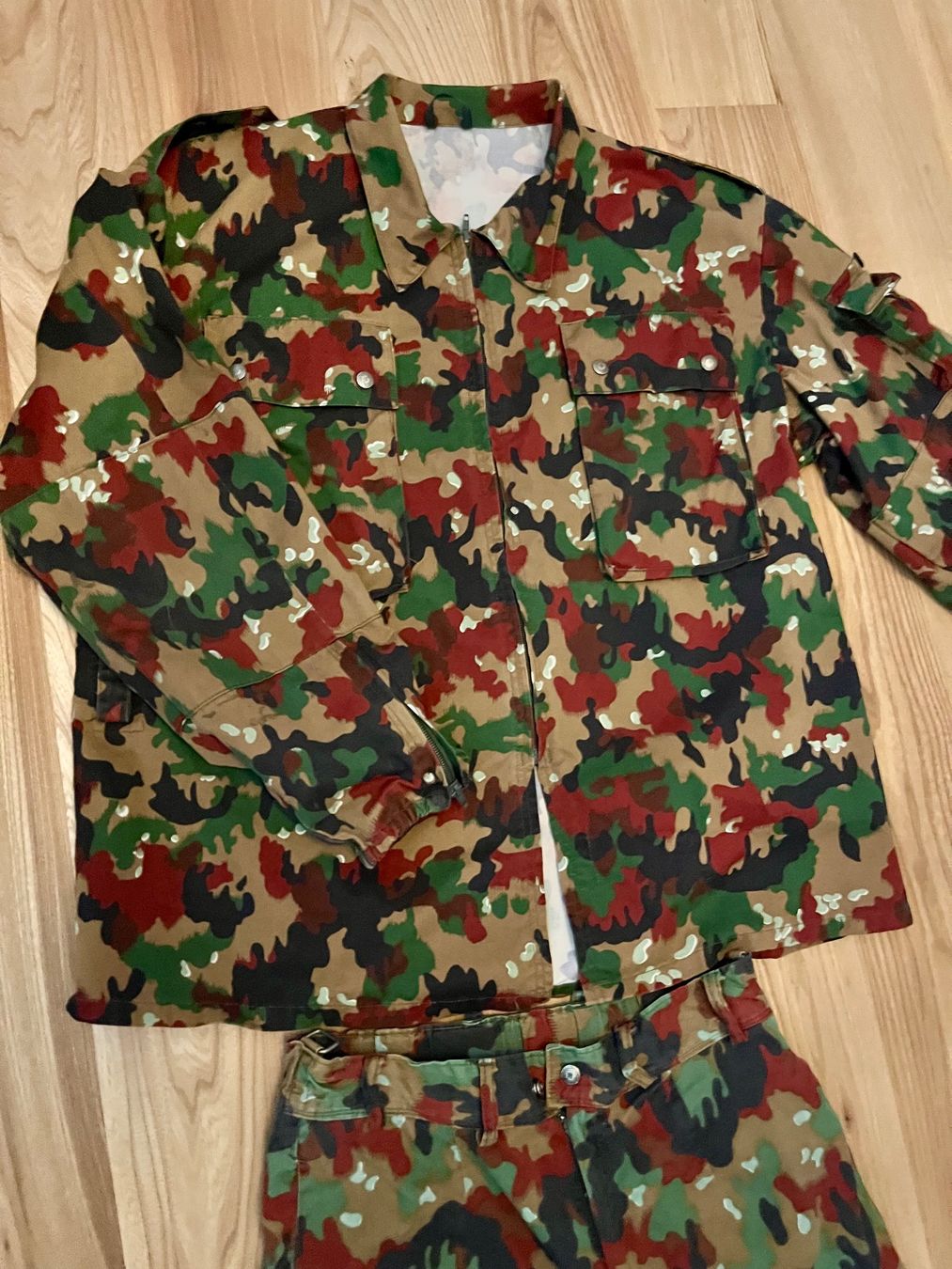 Schweizer Armee Uniformen: Schweizer Armee Bekleidungssatz Tarnmuster – Gebraucht aus Uster von colmo 3