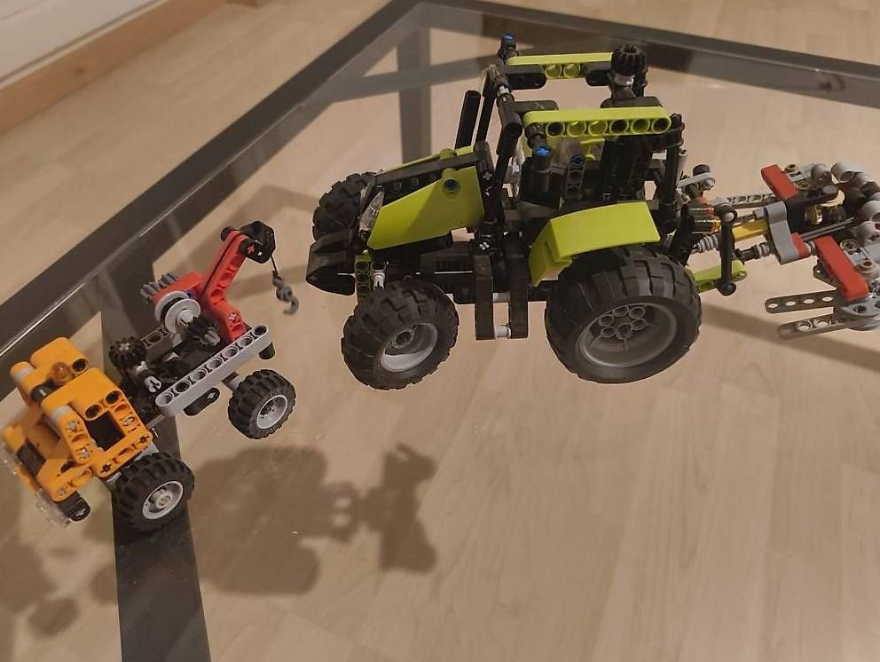 Jouets: LEGO Technic 9393, mit LEGO Technic 9390 – D'occasion à Worben par tob_2c6h