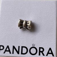 Pandora Schleife Charms