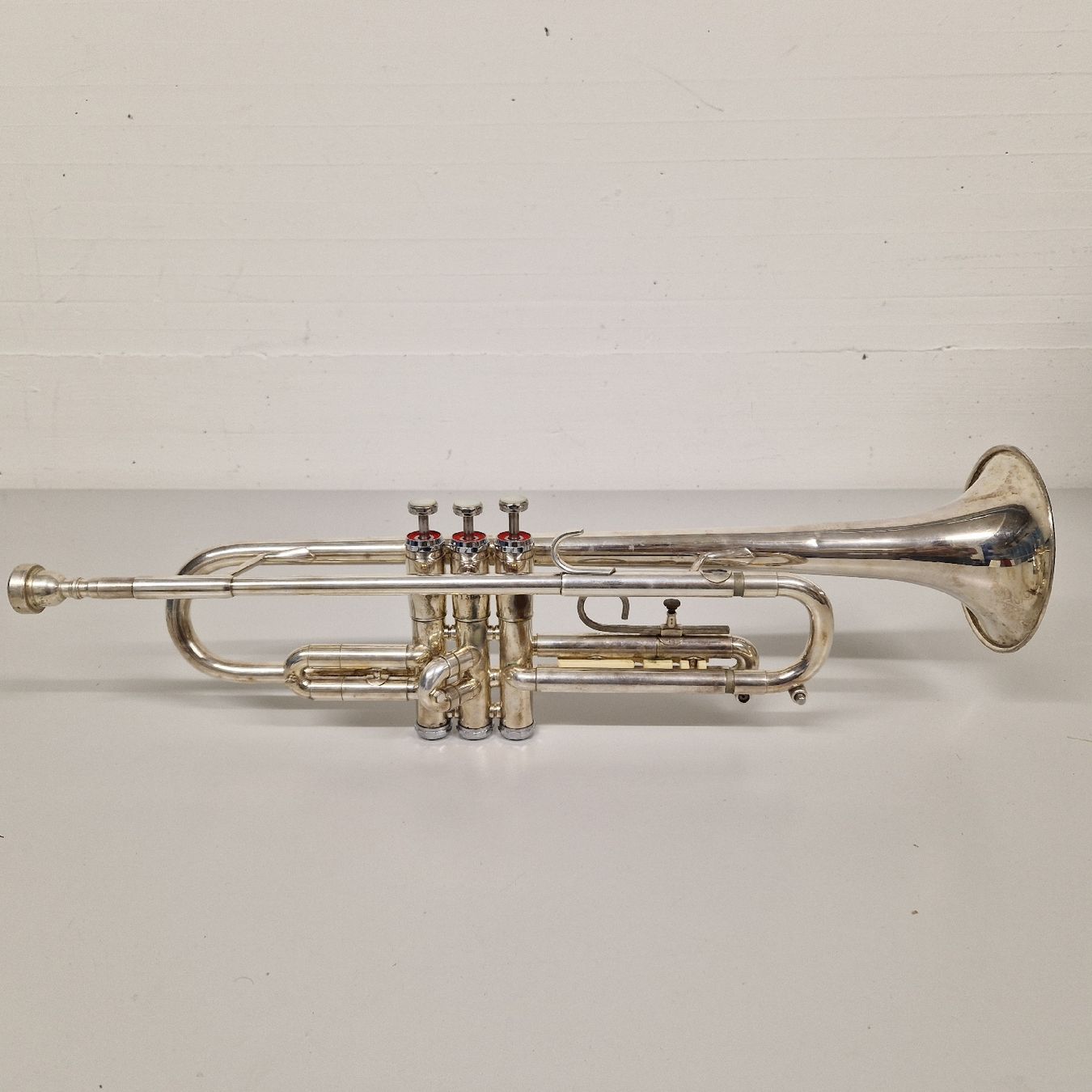 Strumenti musicali: Getzen Eterna Trompete Bb Silber mit Gebrauchsspuren – Usato da Bern venduto da latrouvaillebern