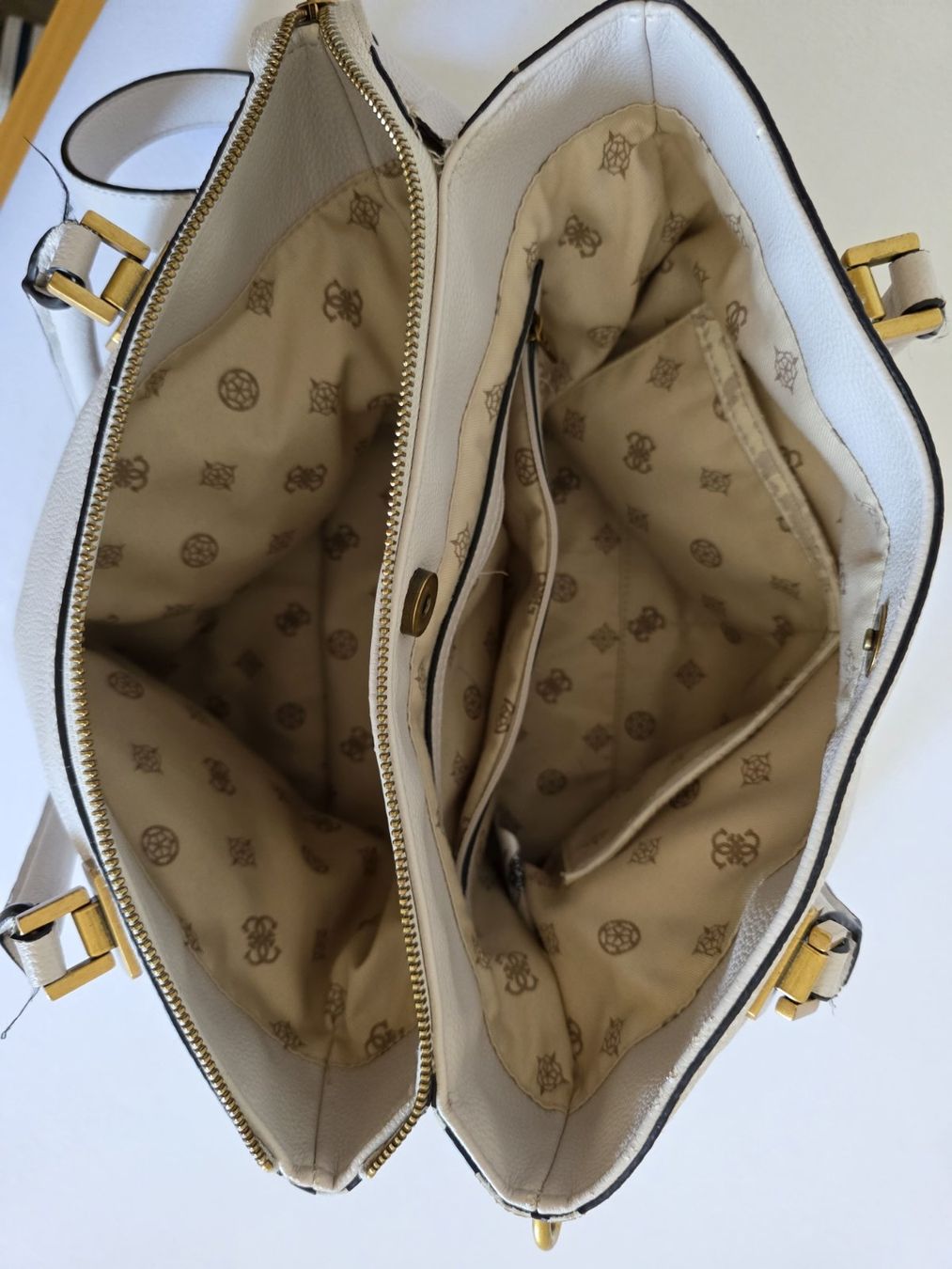 Borse da donna: Geldbörse und Handtasche Guess – Usato da Suhr venduto da MrvicaAG 3