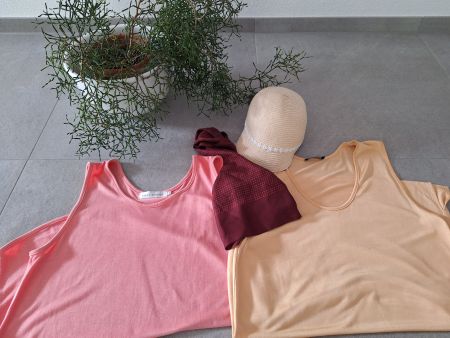 2 Damen-T-Shirts (First Choice, FRAPP)