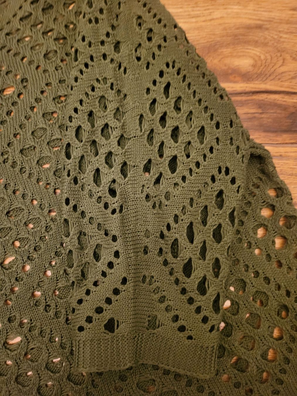 Maglioni & Felpe: Schöne Olivgrüner Strickpullover mit Lochmuster – Nuovo (secondo la descrizione) da Basel venduto da sci_67ms 5