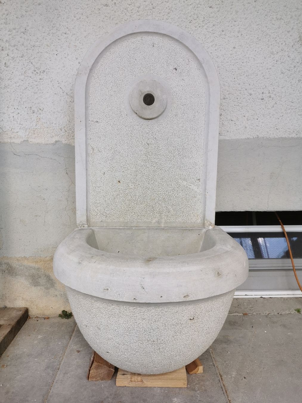 Teiche & Zierbrunnen: Wandbrunnen mit Auslauf – Gebraucht aus Gerlafingen von Antik_mann 1