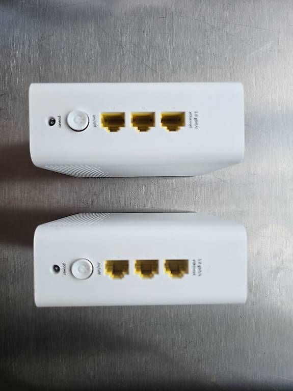 Swisscom WiFi: **2er Set** Swisscom WLAN-Box 2 im 2er-Set, inkl. Netzkabel – Usato da Binz venduto da Bullfr 2