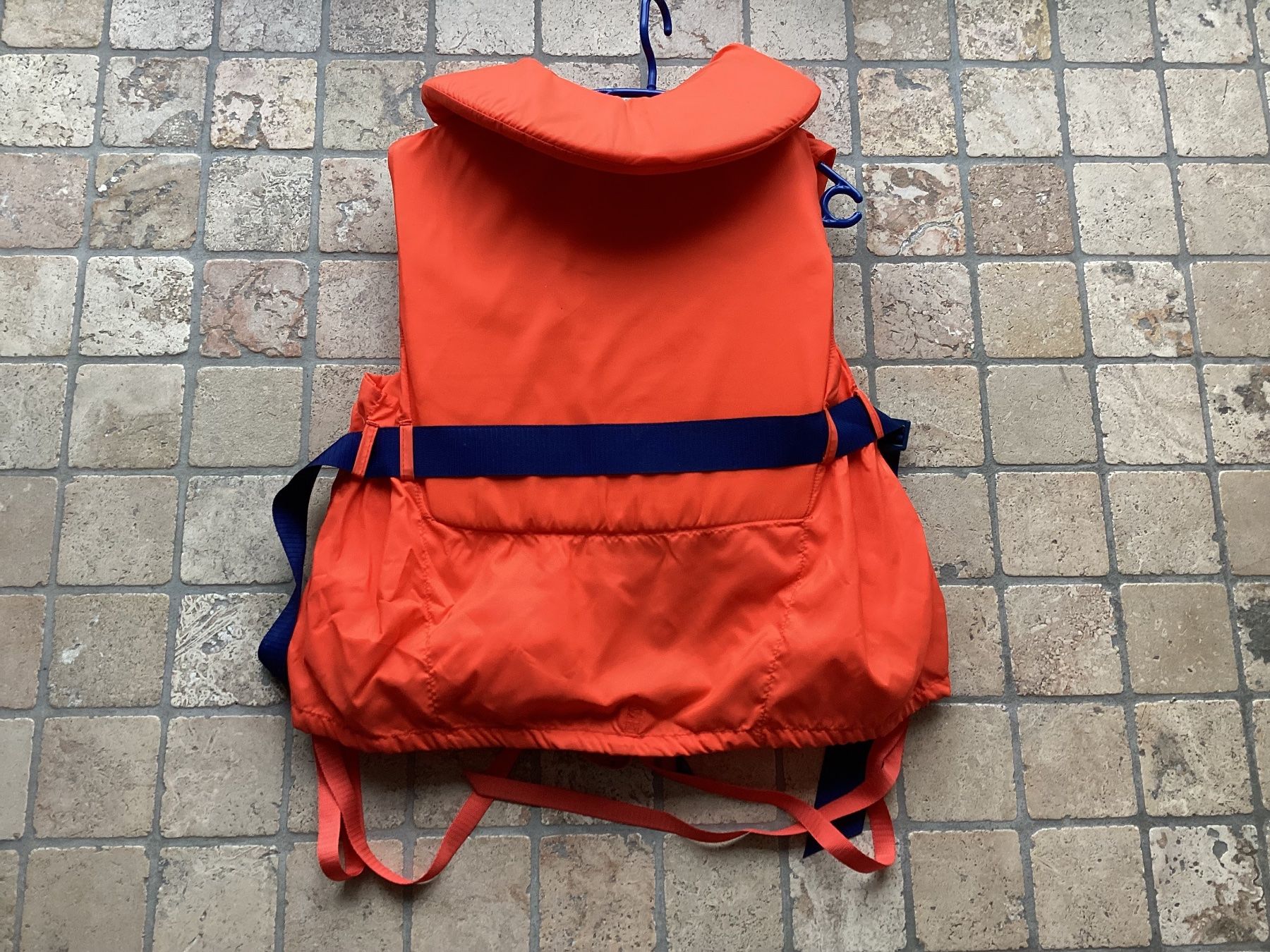 Helly Hansen Giubbotti di salvataggio: Feststoffschwimmweste Helly Hansen, 60-80 kg – Usato da Mörschwil venduto da Monzar 1